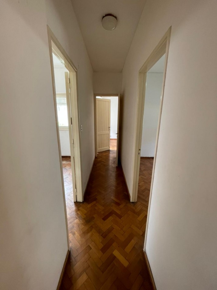 EN VENTA! Departamento de pasillo 4 ambientes en pleno centro! Pte. Roca 1300