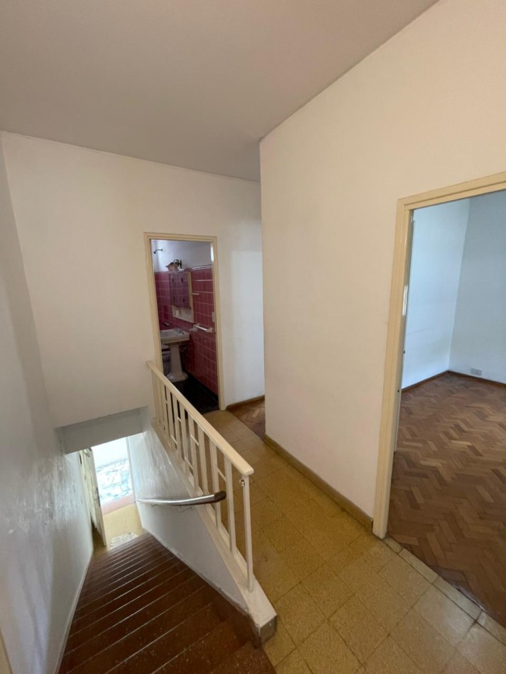 EN VENTA! Departamento de pasillo 4 ambientes en pleno centro! Pte. Roca 1300