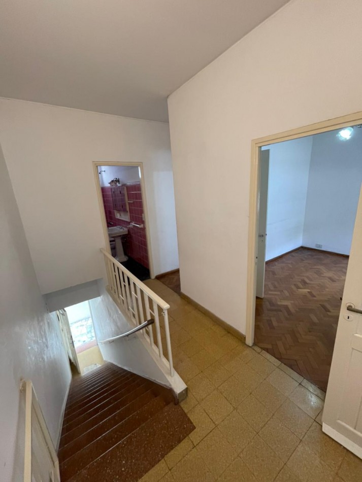 EN VENTA! Departamento de pasillo 4 ambientes en pleno centro! Pte. Roca 1300