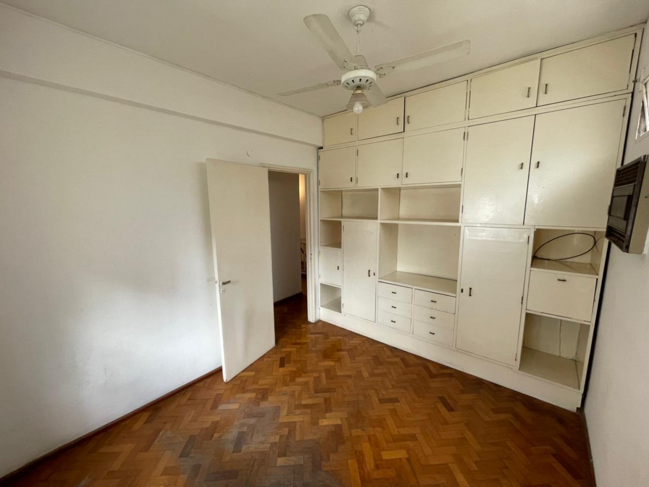 EN VENTA! Departamento de pasillo 4 ambientes en pleno centro! Pte. Roca 1300