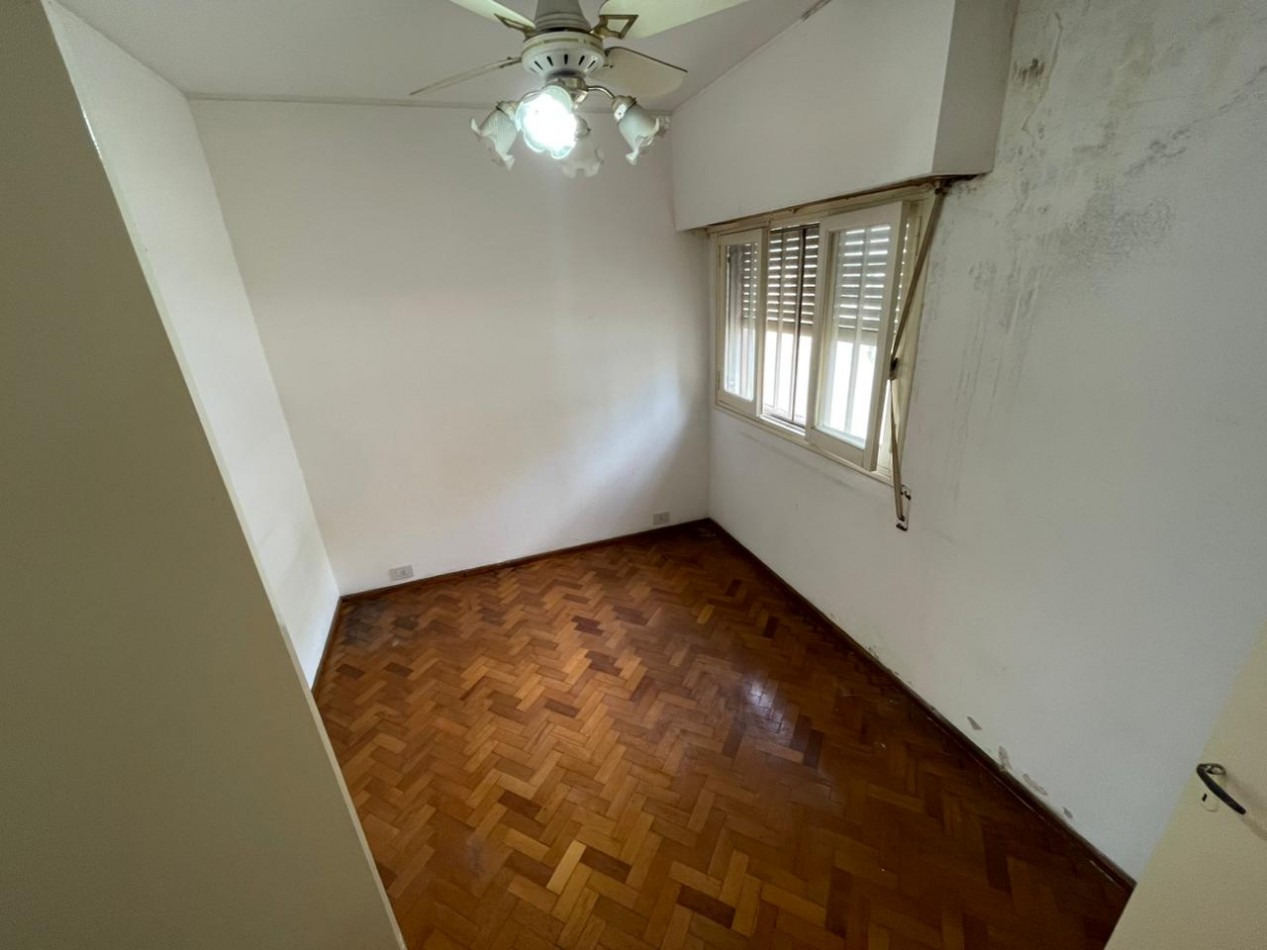 EN VENTA! Departamento de pasillo 4 ambientes en pleno centro! Pte. Roca 1300