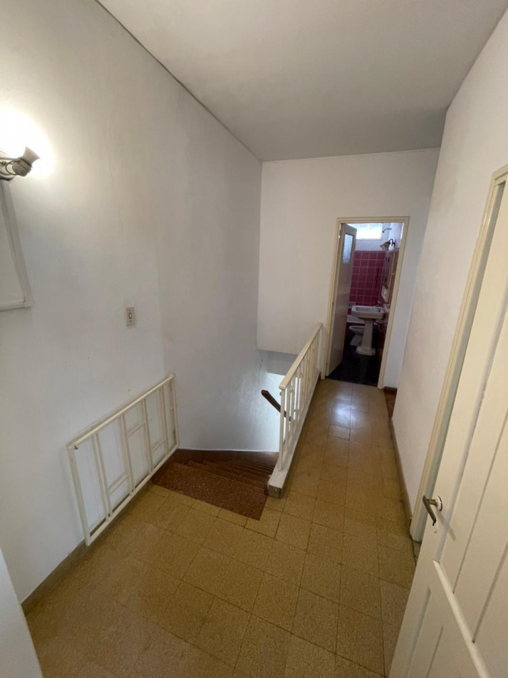 EN VENTA! Departamento de pasillo 4 ambientes en pleno centro! Pte. Roca 1300