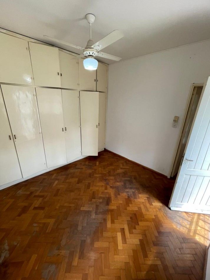 EN VENTA! Departamento de pasillo 4 ambientes en pleno centro! Pte. Roca 1300