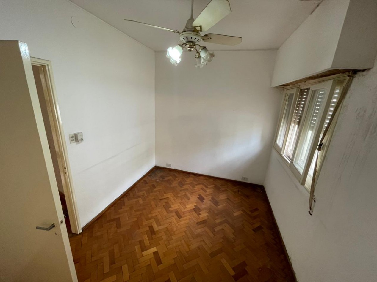 EN VENTA! Departamento de pasillo 4 ambientes en pleno centro! Pte. Roca 1300