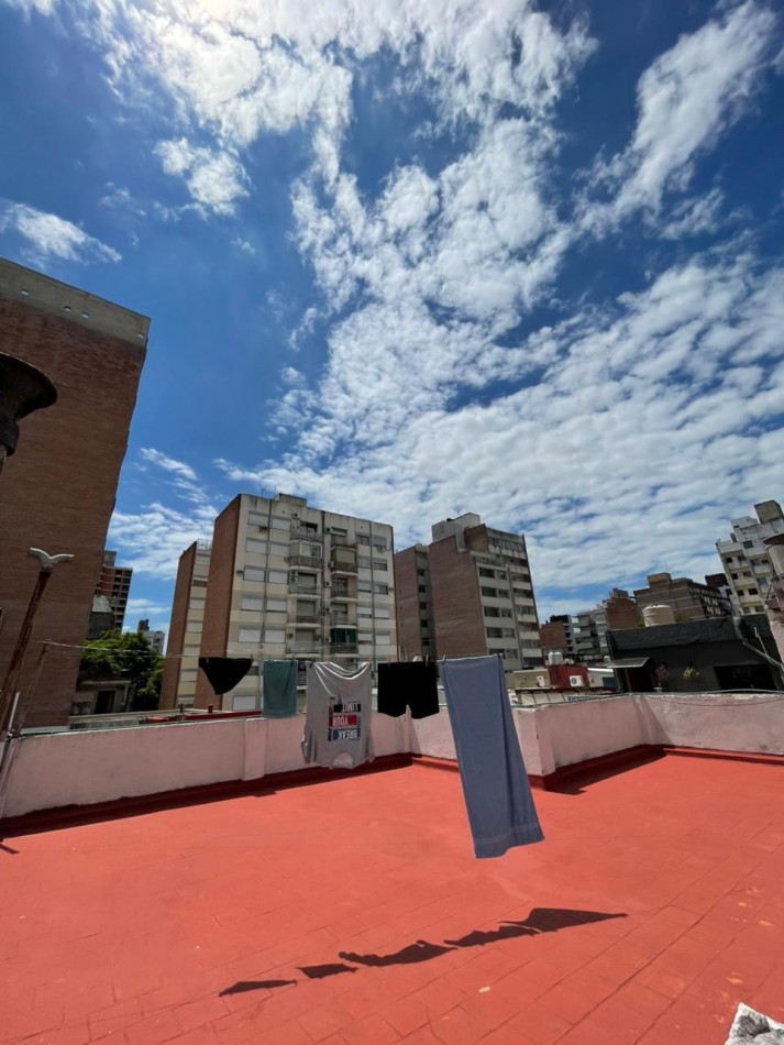 EN VENTA! Departamento de pasillo 4 ambientes en pleno centro! Pte. Roca 1300