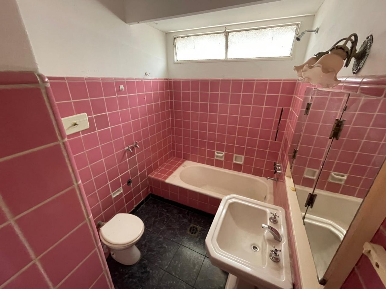 EN VENTA! Departamento de pasillo 4 ambientes en pleno centro! Pte. Roca 1300