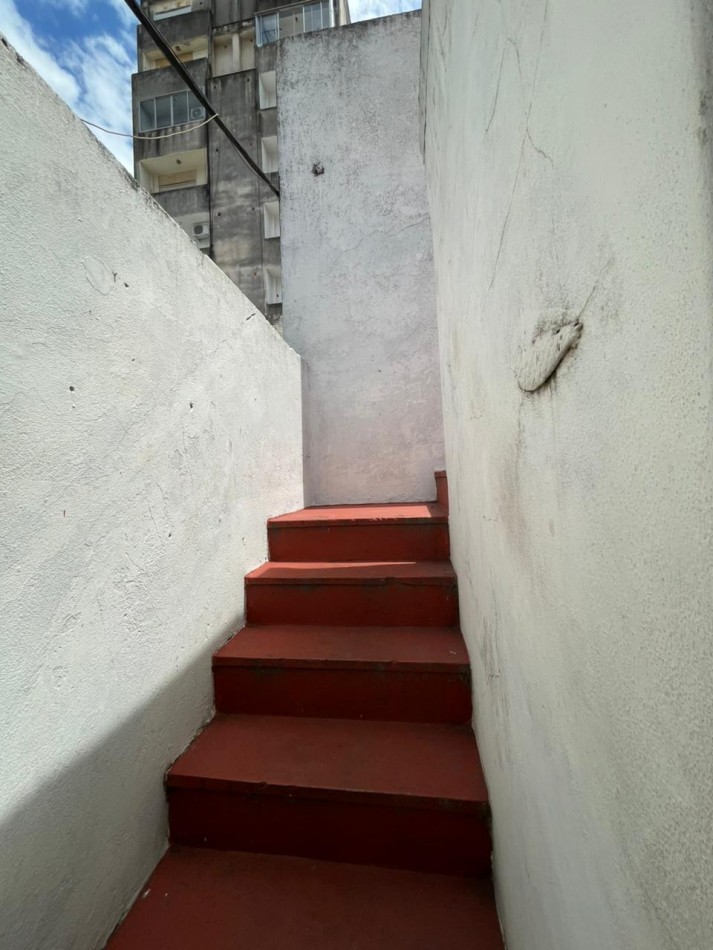 EN VENTA! Departamento de pasillo 4 ambientes en pleno centro! Pte. Roca 1300