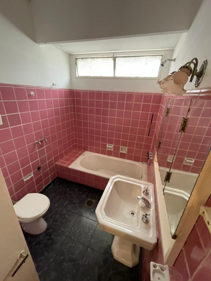 EN VENTA! Departamento de pasillo 4 ambientes en pleno centro! Pte. Roca 1300