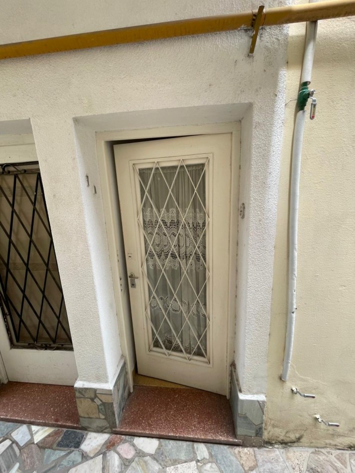 EN VENTA! Departamento de pasillo 4 ambientes en pleno centro! Pte. Roca 1300