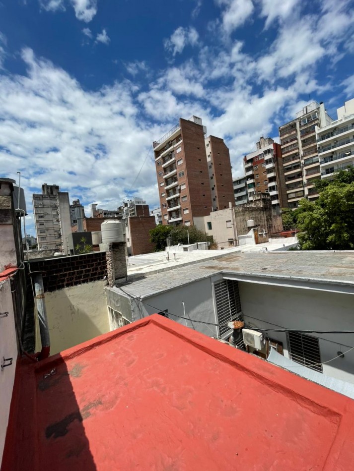 EN VENTA! Departamento de pasillo 4 ambientes en pleno centro! Pte. Roca 1300