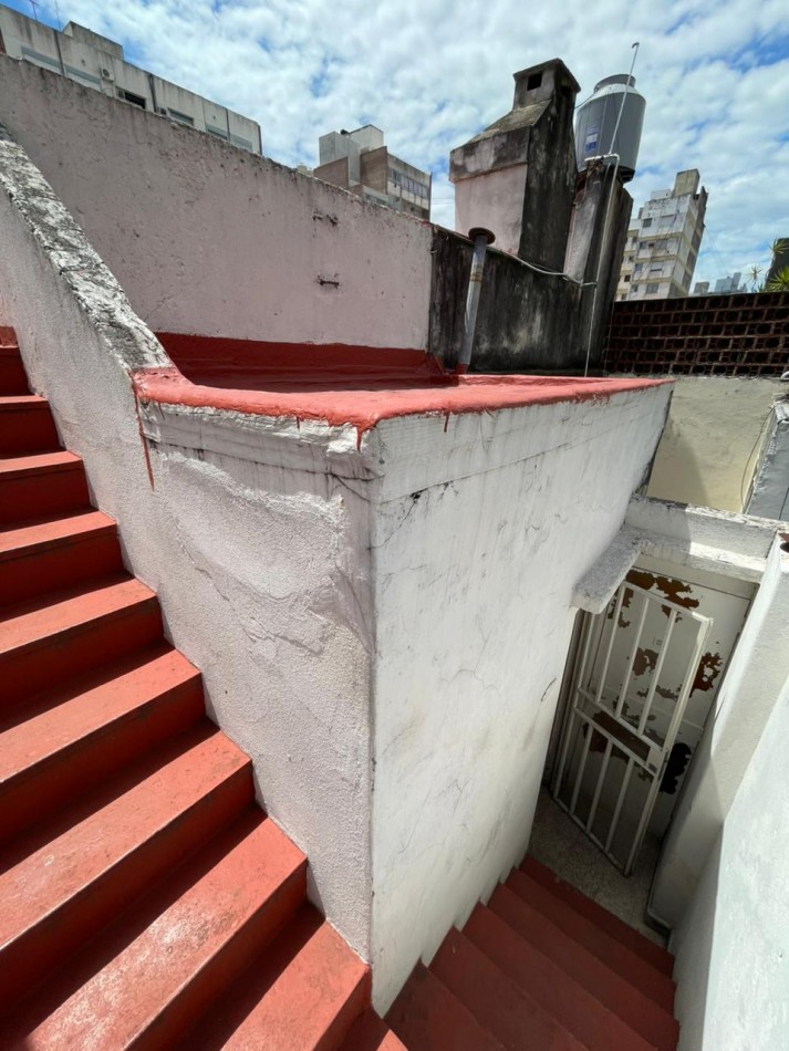 EN VENTA! Departamento de pasillo 4 ambientes en pleno centro! Pte. Roca 1300