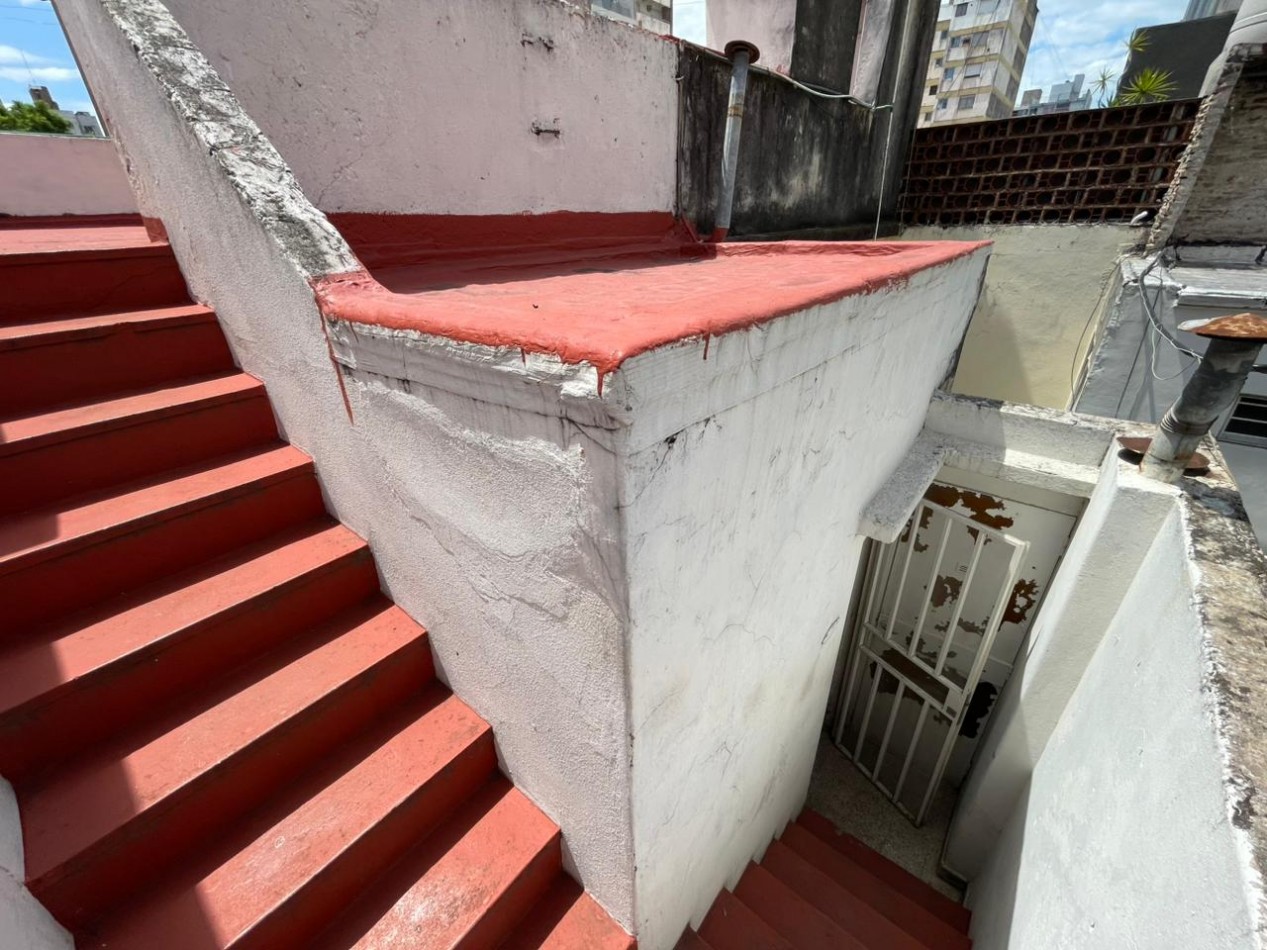 EN VENTA! Departamento de pasillo 4 ambientes en pleno centro! Pte. Roca 1300