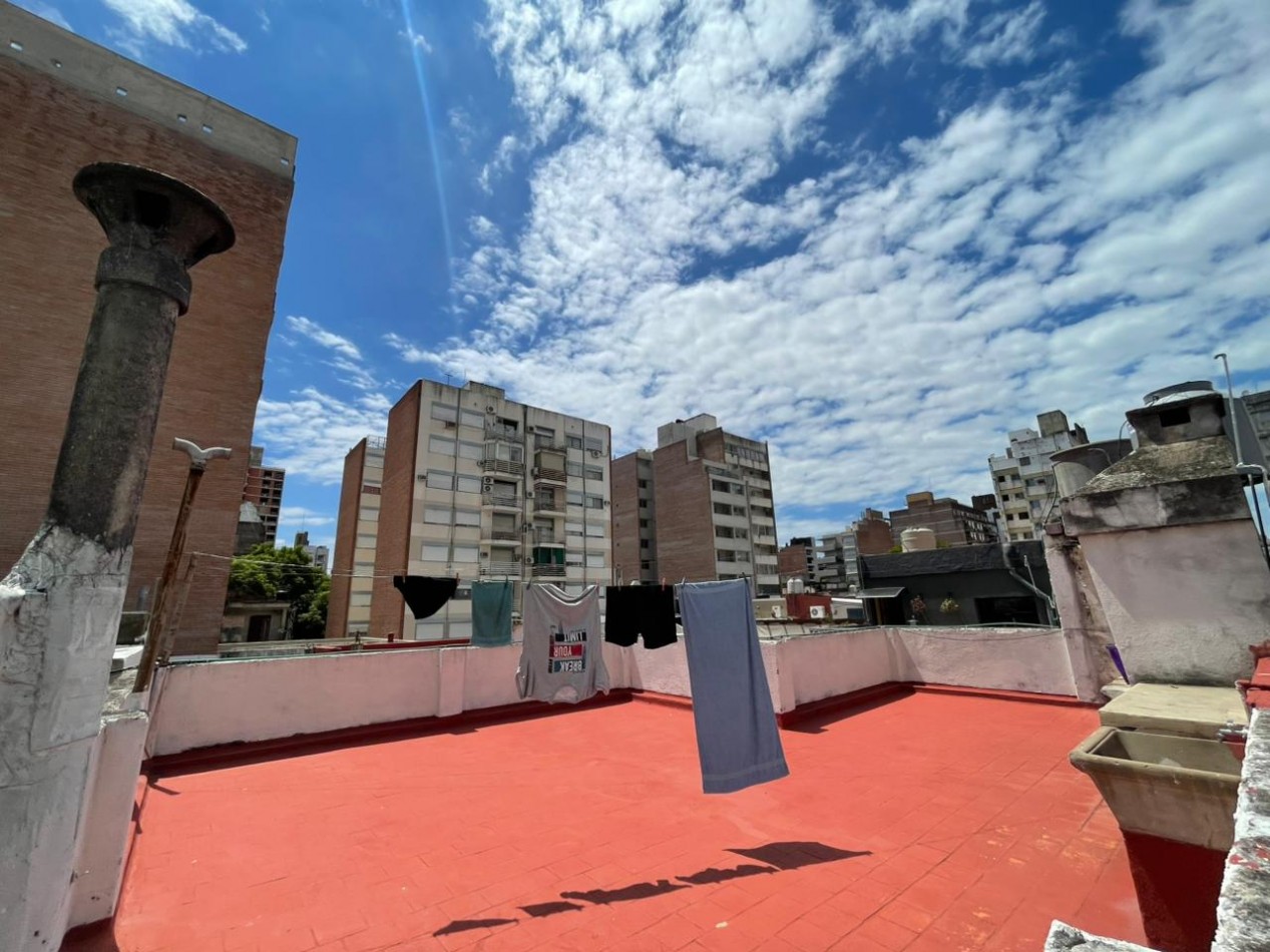 EN VENTA! Departamento de pasillo 4 ambientes en pleno centro! Pte. Roca 1300