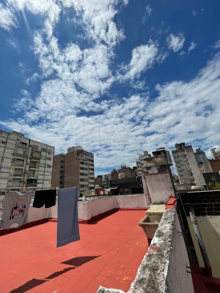 EN VENTA! Departamento de pasillo 4 ambientes en pleno centro! Pte. Roca 1300