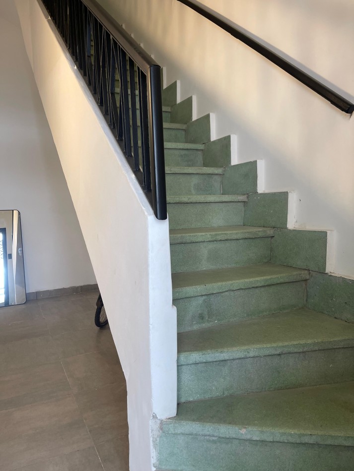 EN VENTA. Depto 3 dormitorios en planta alta con ingreso exclusivo. mitre 1733