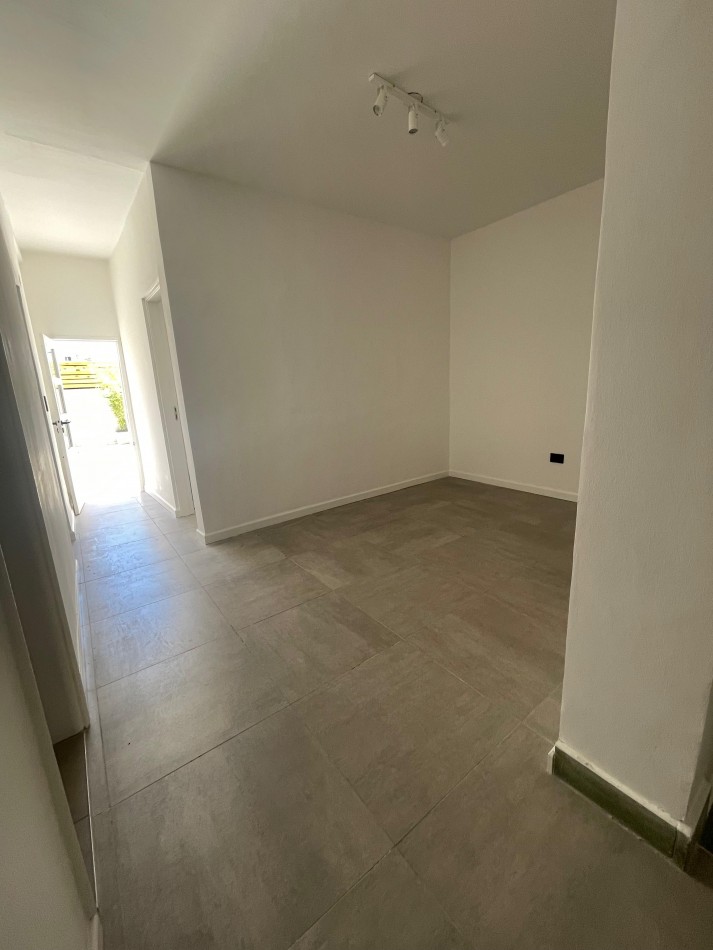 EN VENTA. Depto 3 dormitorios en planta alta con ingreso exclusivo. mitre 1733