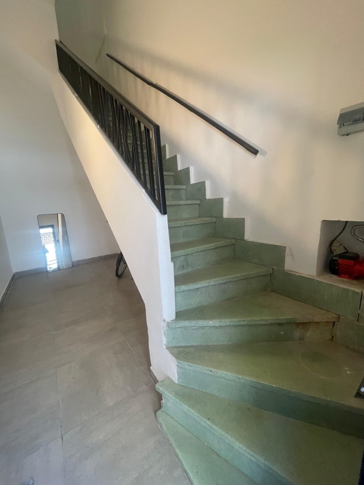 EN VENTA. Depto 3 dormitorios en planta alta con ingreso exclusivo. mitre 1733
