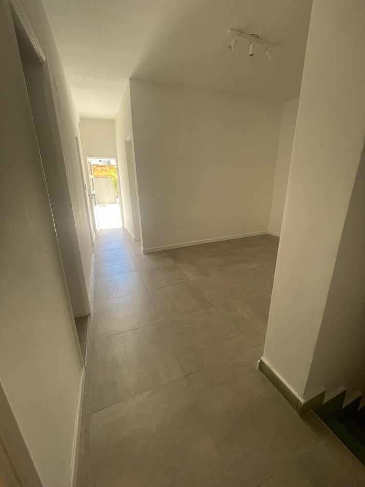 EN VENTA. Depto 3 dormitorios en planta alta con ingreso exclusivo. mitre 1733