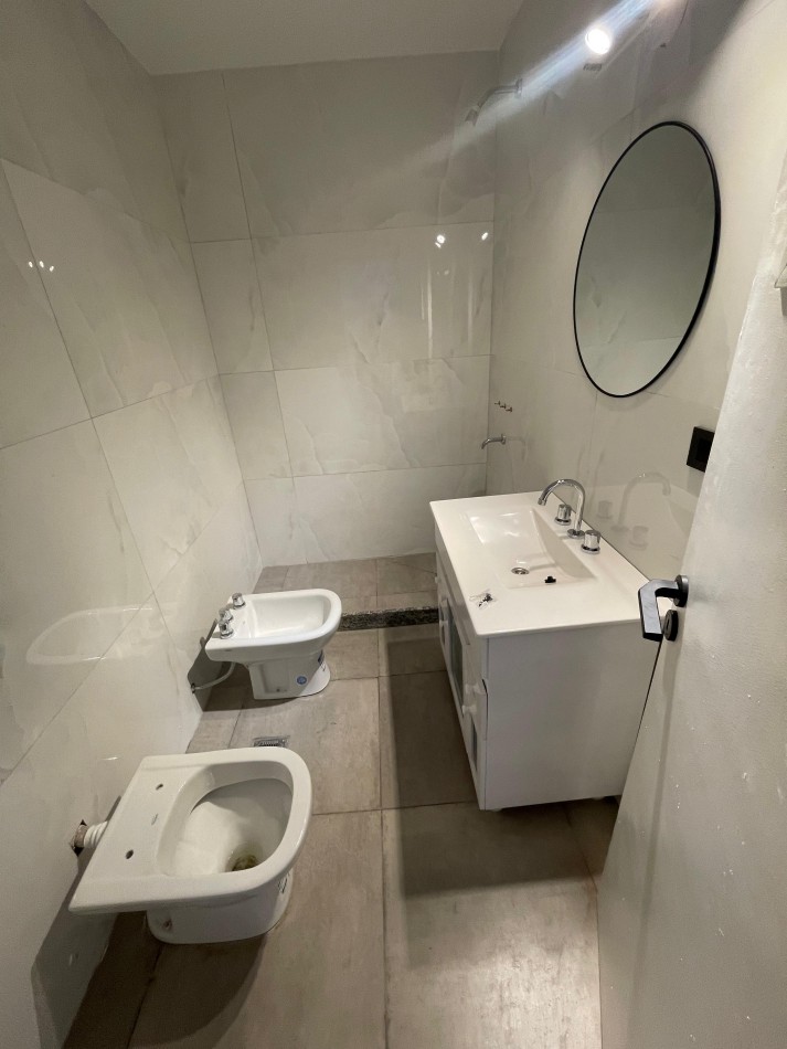 EN VENTA. Depto 3 dormitorios en planta alta con ingreso exclusivo. mitre 1733