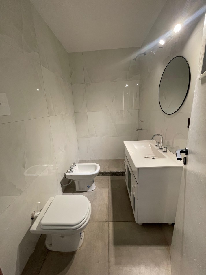 EN VENTA. Depto 3 dormitorios en planta alta con ingreso exclusivo. mitre 1733