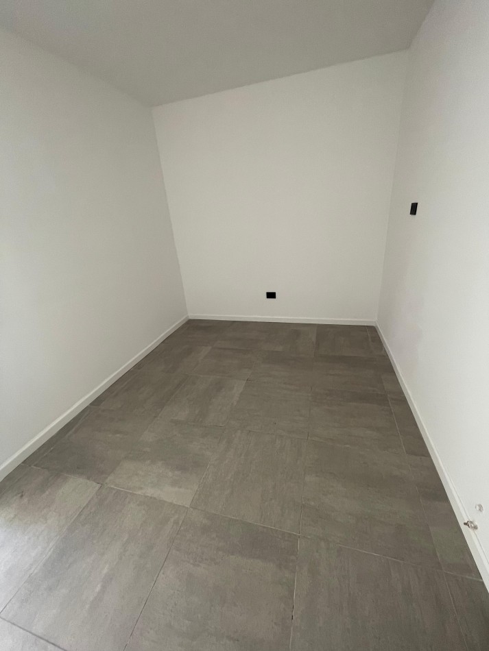 EN VENTA. Depto 3 dormitorios en planta alta con ingreso exclusivo. mitre 1733