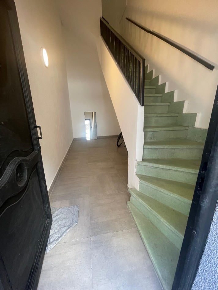 EN VENTA. Depto 3 dormitorios en planta alta con ingreso exclusivo. mitre 1733