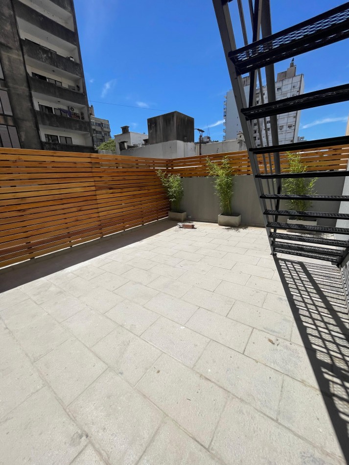 EN VENTA. Depto 3 dormitorios en planta alta con ingreso exclusivo. mitre 1733