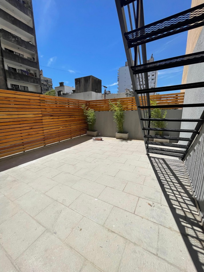 EN VENTA. Depto 3 dormitorios en planta alta con ingreso exclusivo. mitre 1733