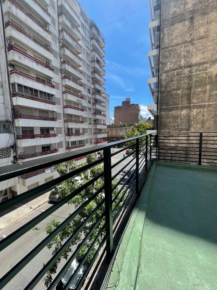 EN VENTA. Depto 3 dormitorios en planta alta con ingreso exclusivo. mitre 1733