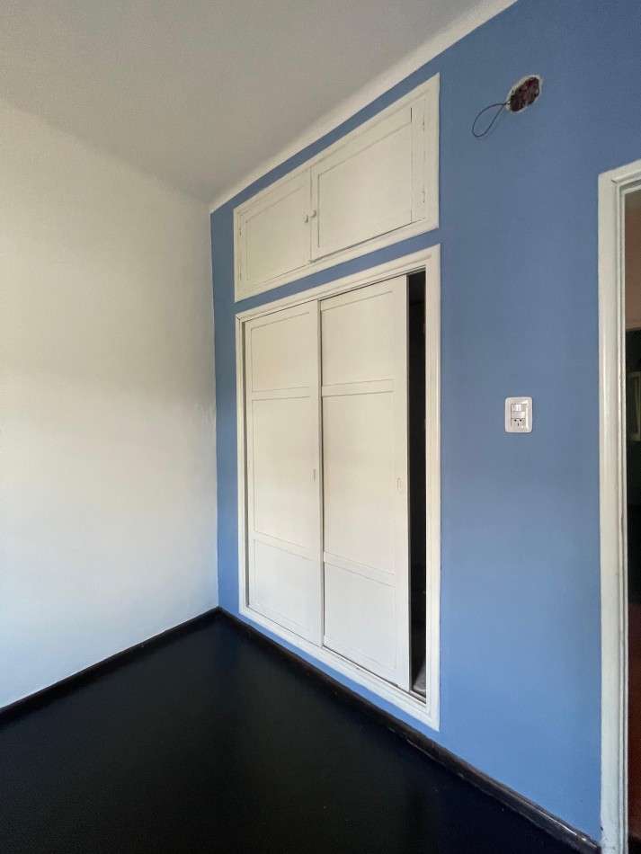 EN ALQUILER!! CASA con patio y terraza en zona sur. Gutierrez 1000