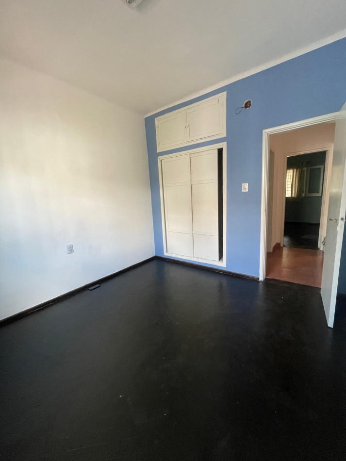 EN ALQUILER!! CASA con patio y terraza en zona sur. Gutierrez 1000