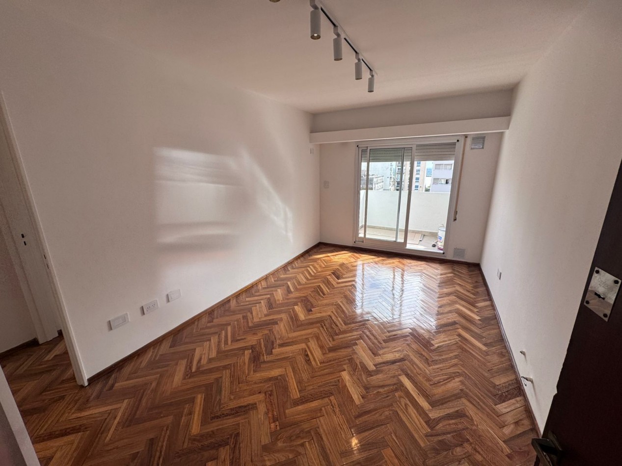 EN VENTA! Depto 2 dormitorios reciclado a nuevo. Urquiza 1054