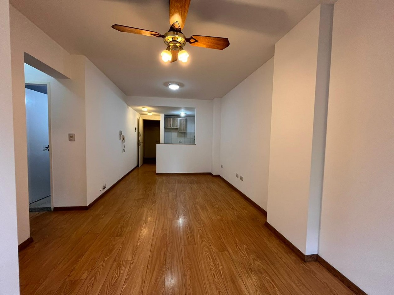 Impecable departamento de 1 dormitorio al frente en Barrio Lourdes 