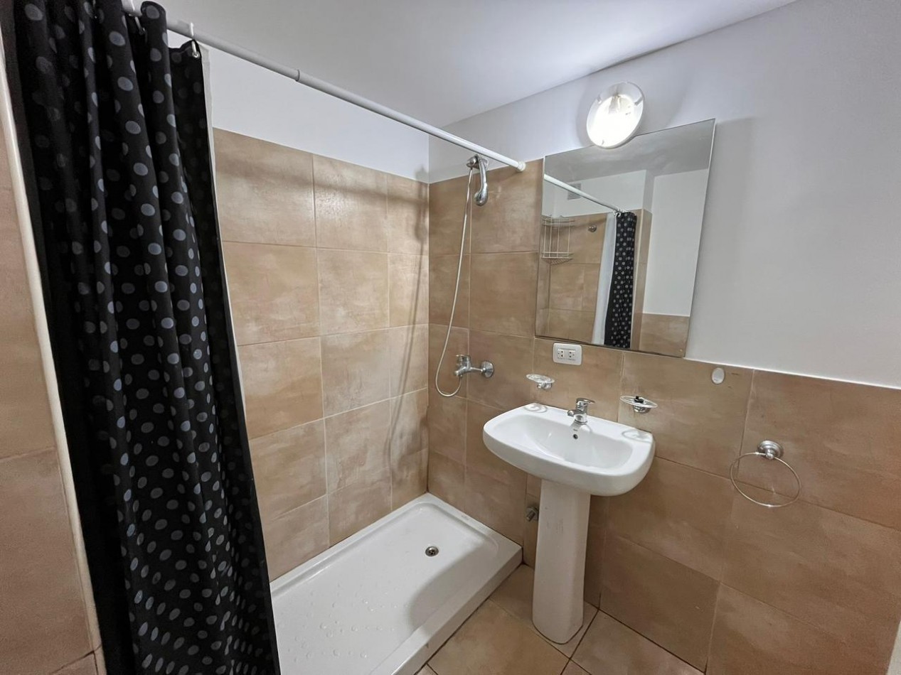 Impecable departamento de 1 dormitorio al frente en Barrio Lourdes 