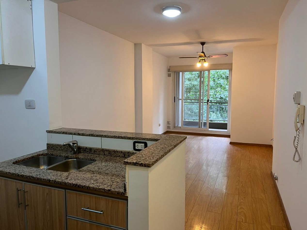 Impecable departamento de 1 dormitorio al frente en Barrio Lourdes 