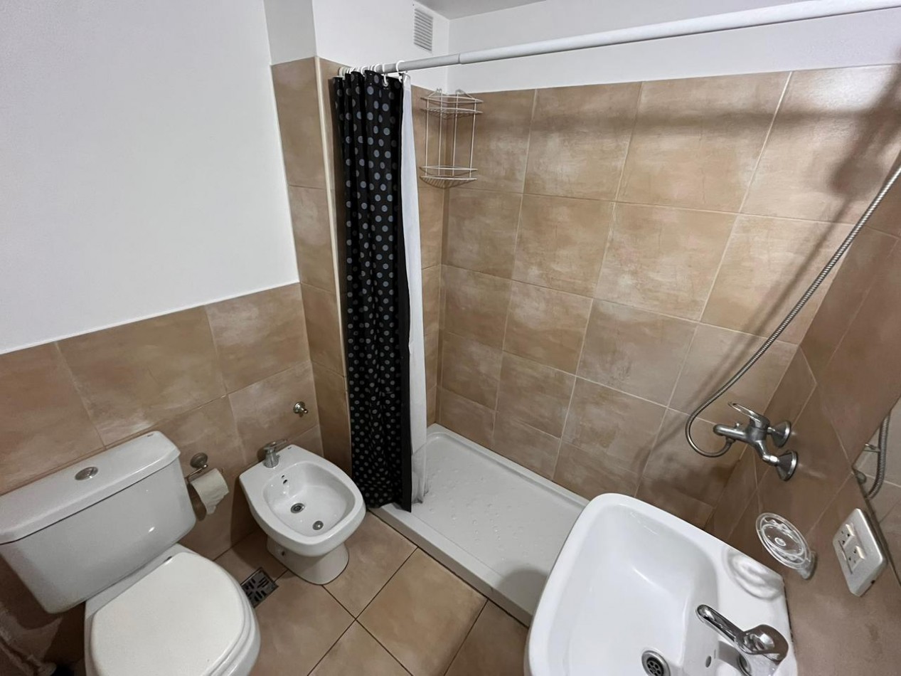 Impecable departamento de 1 dormitorio al frente en Barrio Lourdes 