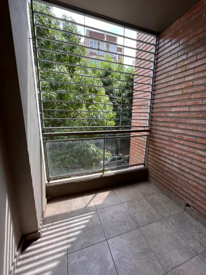 Impecable departamento de 1 dormitorio al frente en Barrio Lourdes 