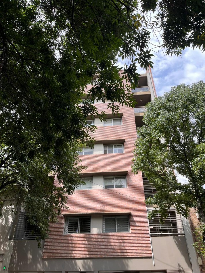 Impecable departamento de 1 dormitorio al frente en Barrio Lourdes 