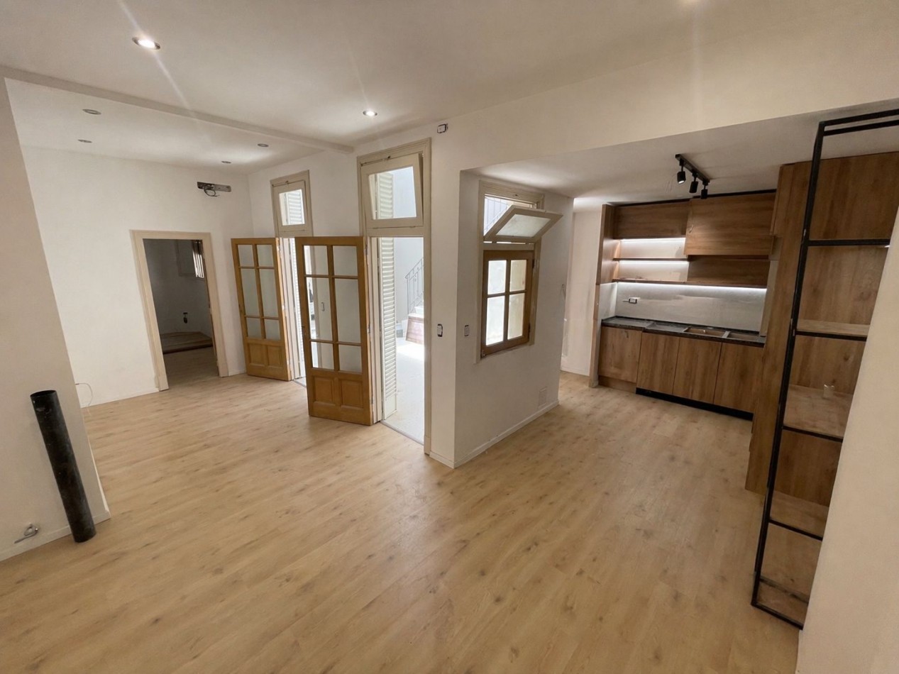 EN VENTA Casa de pasillo reciclada a nueva - Alvear 700