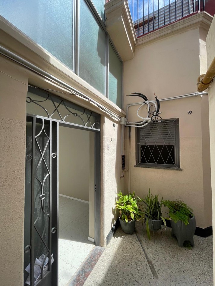 EN VENTA Casa de pasillo reciclada a nueva - Alvear 700