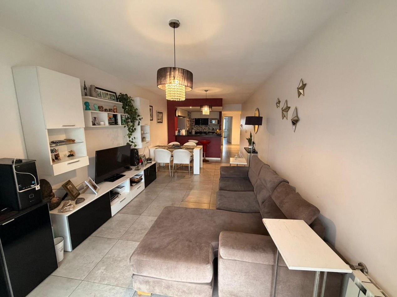 ¡Hermoso departamento 2 dormitorios + cochera y baulera en venta! 3 de febrero 1800