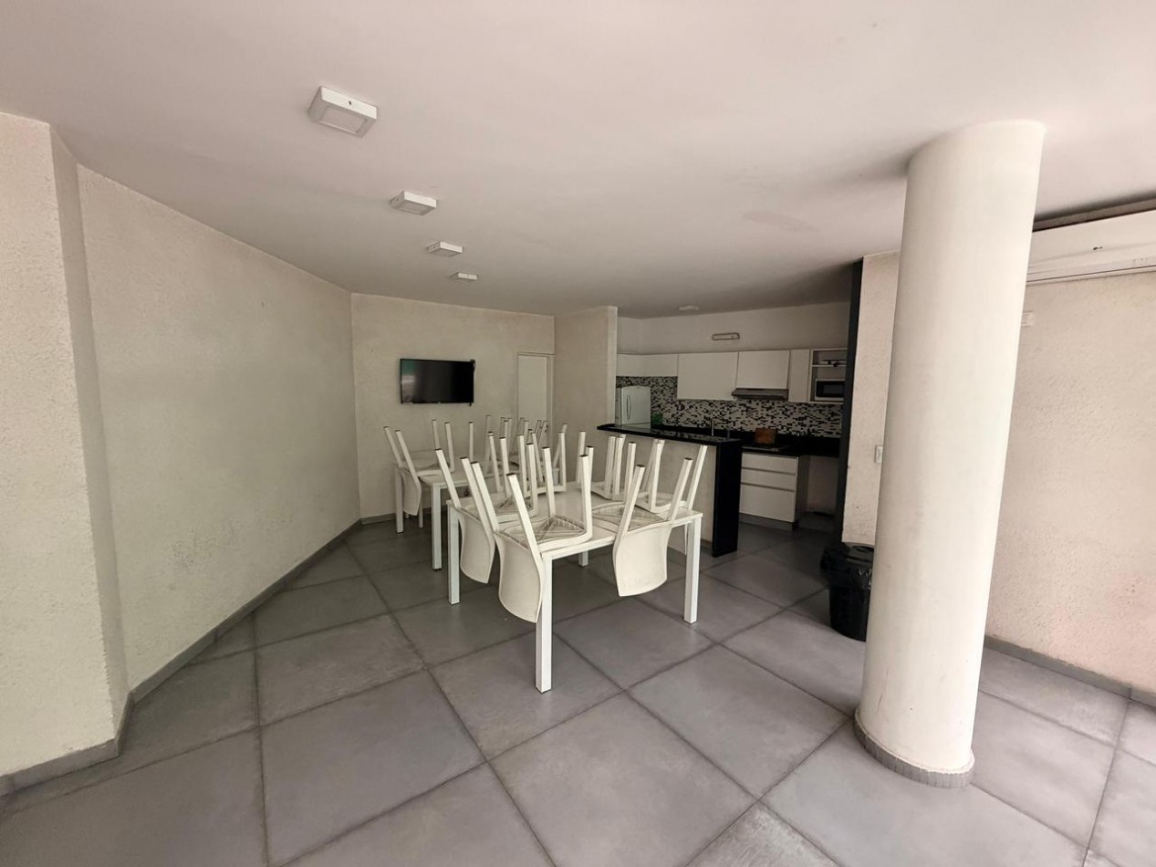 ¡Hermoso departamento 2 dormitorios + cochera y baulera en venta! 3 de febrero 1800