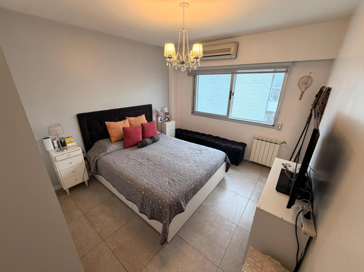 ¡Hermoso departamento 2 dormitorios + cochera y baulera en venta! 3 de febrero 1800