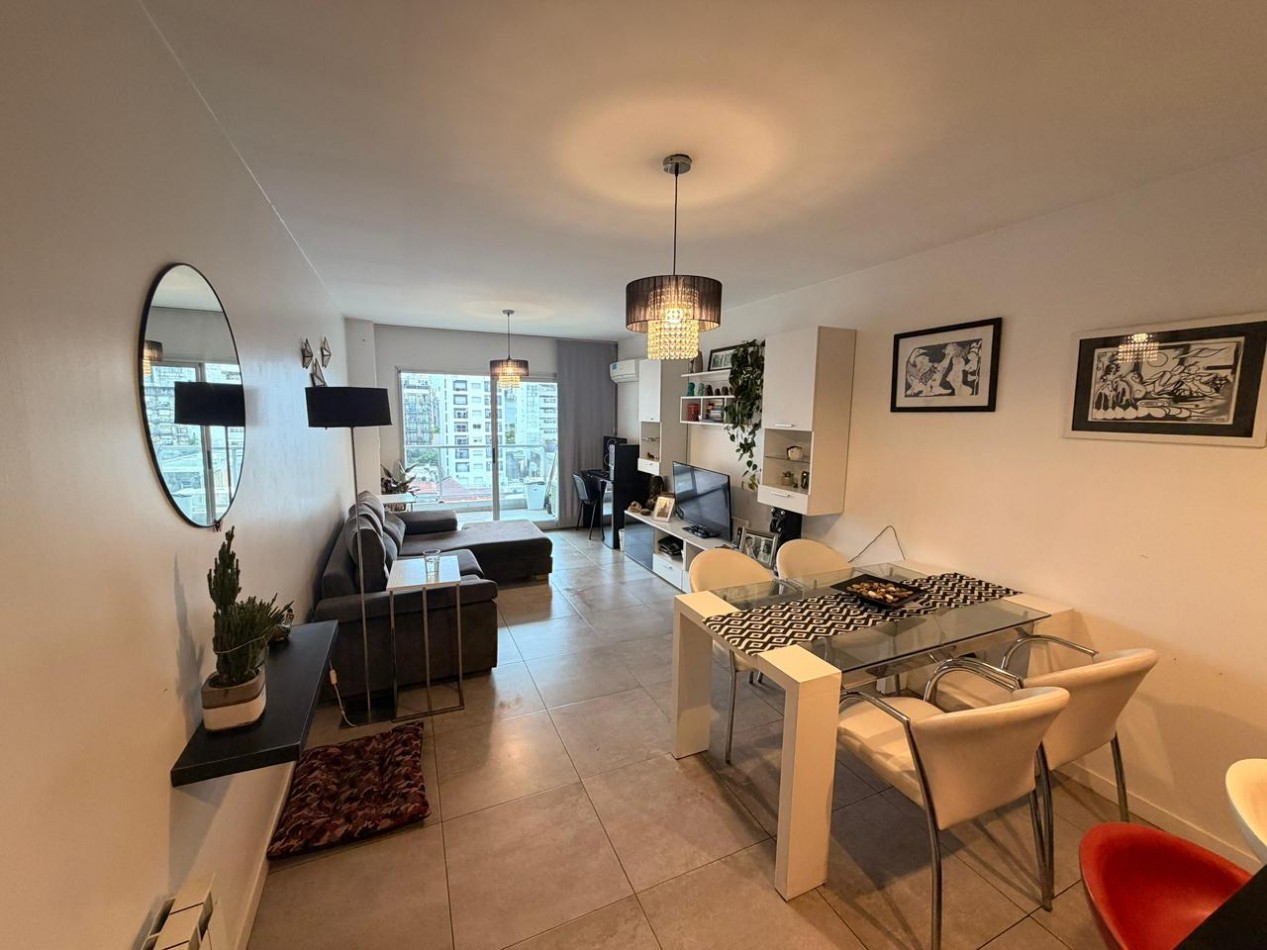 ¡Hermoso departamento 2 dormitorios + cochera y baulera en venta! 3 de febrero 1800