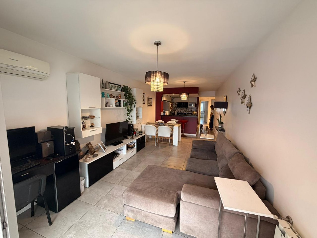 ¡Hermoso departamento 2 dormitorios + cochera y baulera en venta! 3 de febrero 1800