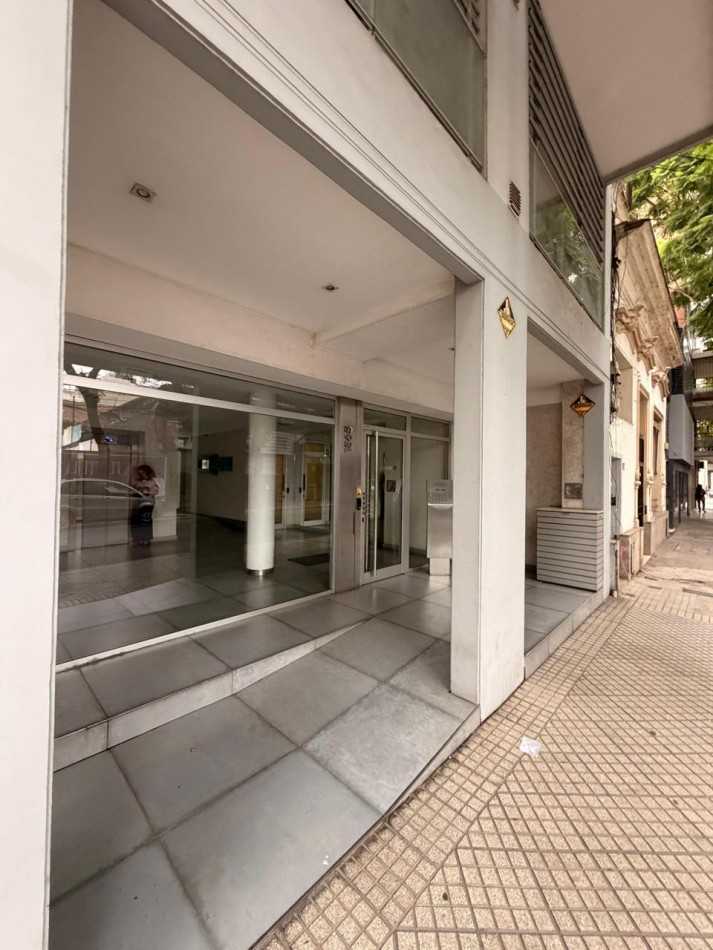 ¡Hermoso departamento 2 dormitorios + cochera y baulera en venta! 3 de febrero 1800