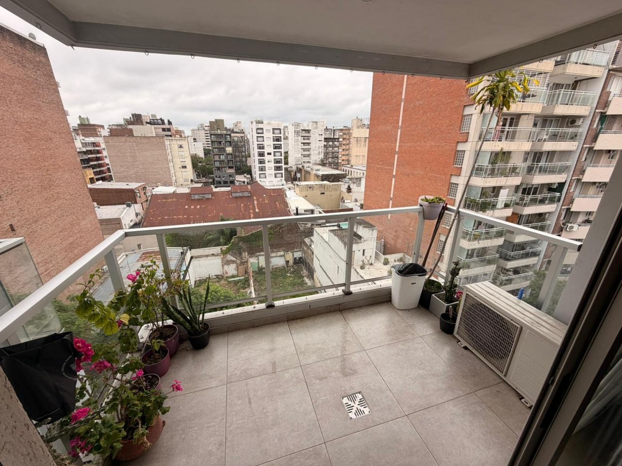 ¡Hermoso departamento 2 dormitorios + cochera y baulera en venta! 3 de febrero 1800