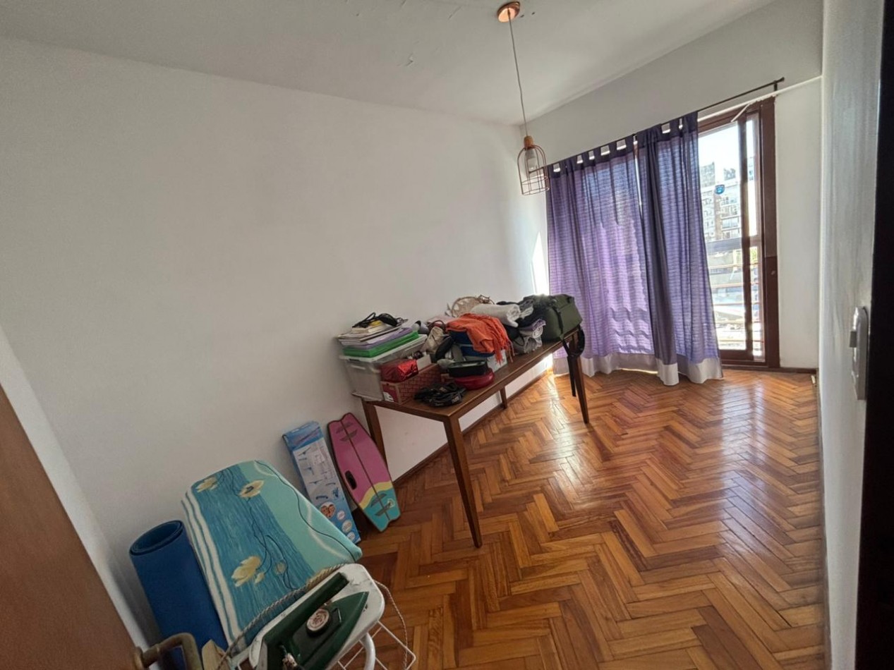EN ALQUILER. Depto 2 dormitorios con balcon al frente. montevideo 1040