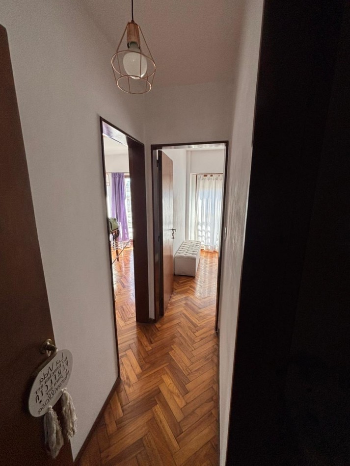 EN ALQUILER. Depto 2 dormitorios con balcon al frente. montevideo 1040