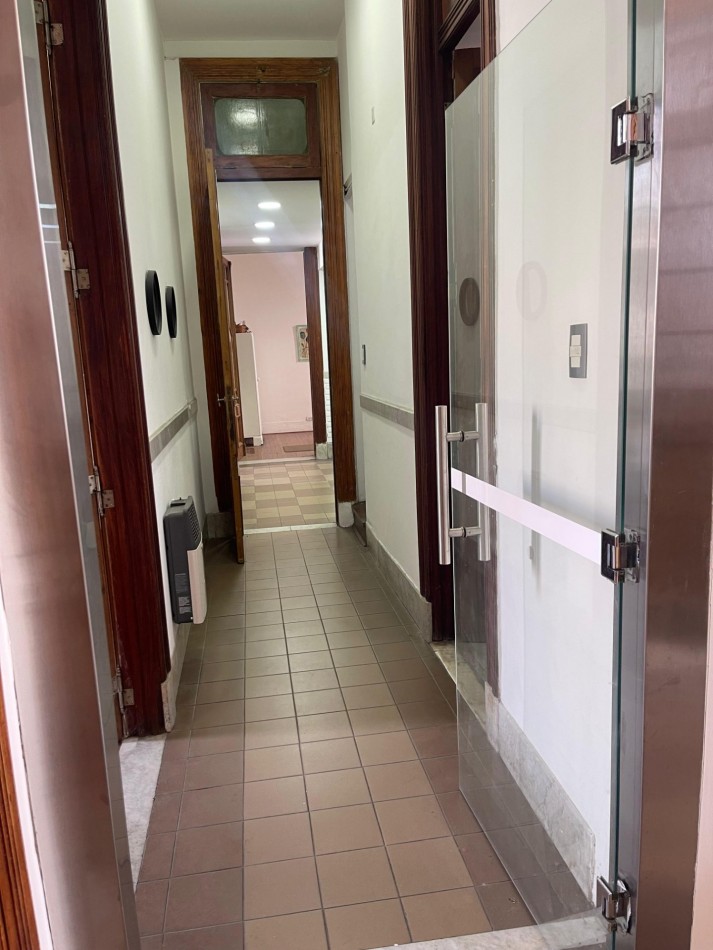 EN VENTA, Depto de categoria 6 ambientes. Entre rios 500
